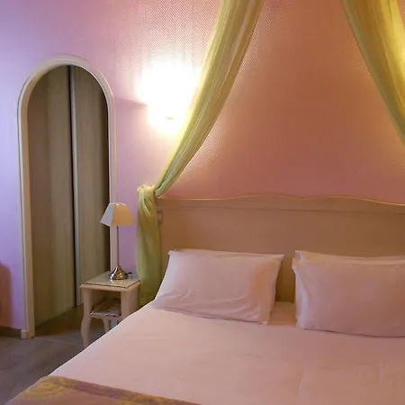 Hotel Le Medieval Palais Des Papes 3*